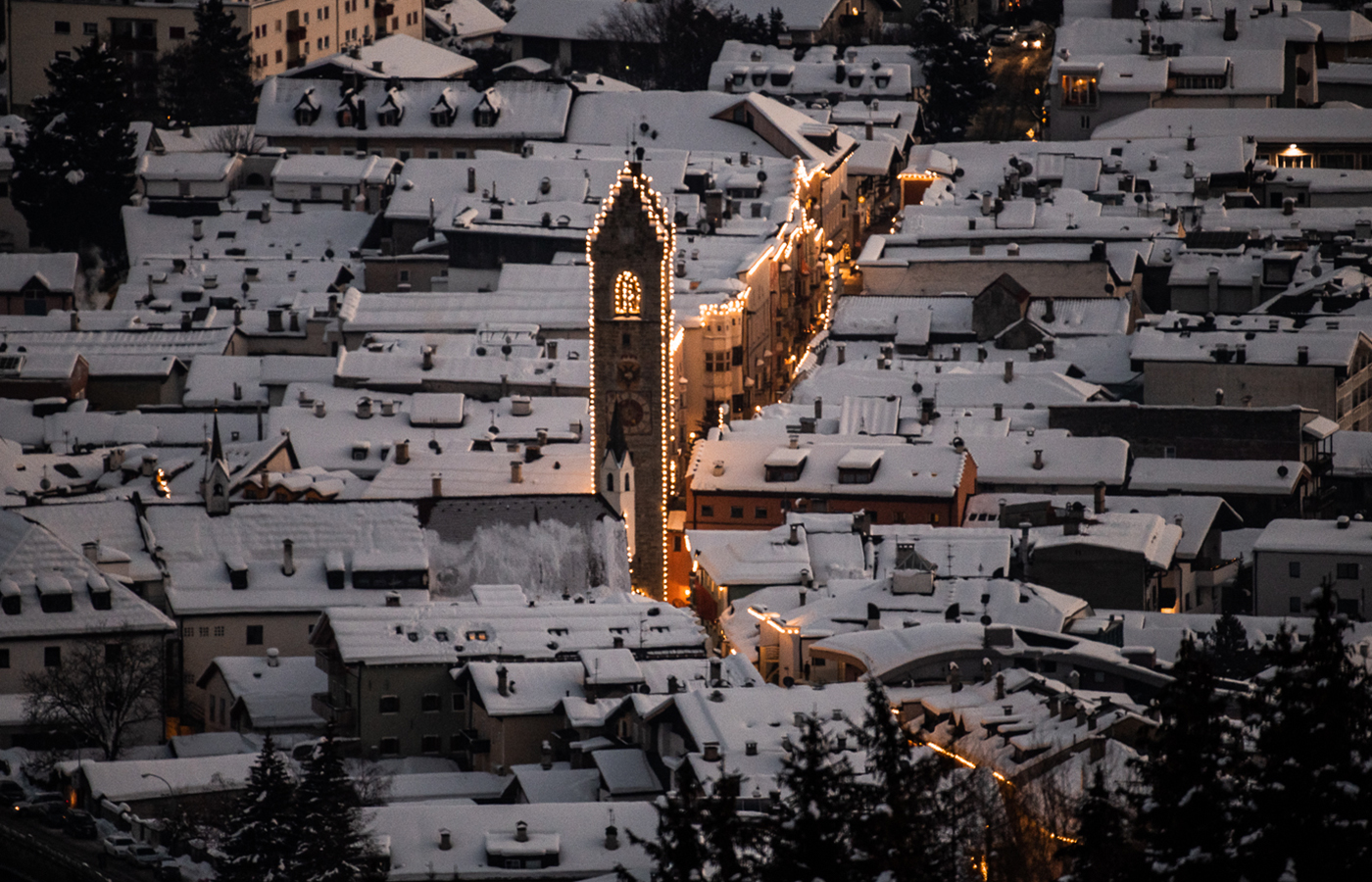 Familie beim Rodeln im Skigebiet Rosskopf